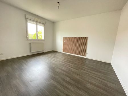 Location Maison 6 pièces 121m² - Photo 3