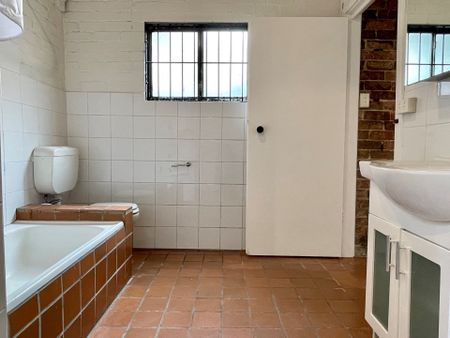 THREE BEDROOM TERRACE IN A PEACEFUL LOCATION - Photo 4