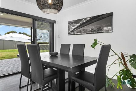 10 Medlar Circuit, Gillieston Heights NSW 2321 - House For Rent | Domain - Photo 2