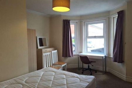 Bedroom Detached House In Winton, BH9 - Photo 4