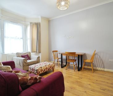 3 bed terrace house, SW12 - Photo 1