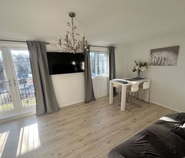 2 Bed Flat, Wavel Place, SE26 - Photo 2