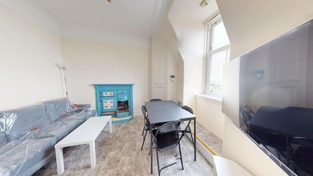 5 bedroom flat to rent - Photo 1