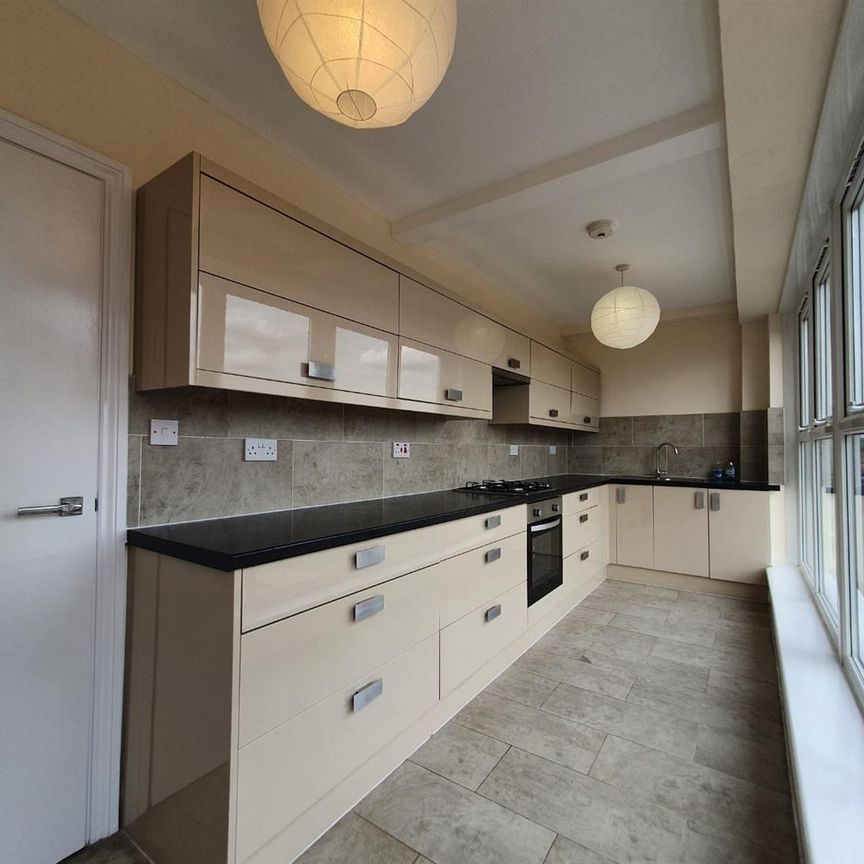 Ravenscourt House, 117-123 Askew Road, London W12 - Photo 1