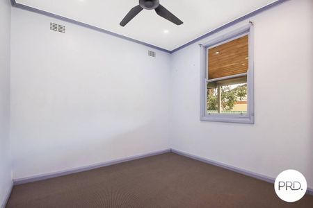 2 BEDROOM HOME WITH GREAT SIZE YARD! - Photo 5