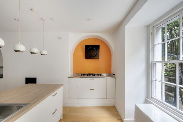 3 Bed Flat - Photo 1