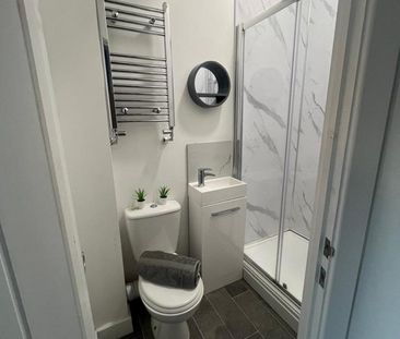 1 bedroom in a house share to rent - Photo 6