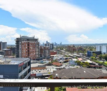 Large Entertainers Balcony, Luxury Living - Photo 6