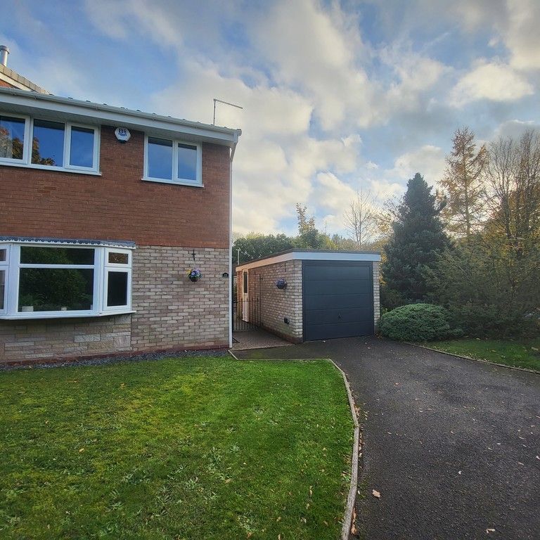 3 bedroom semi-detached to let - Photo 1