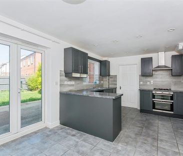 Penrose Gardens - Photo 2