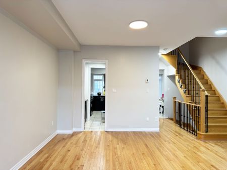 For Lease - 138 Farooq Boulevard, Vaughan, Ontario - Photo 5