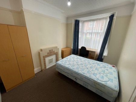 4 bedroom terraced house to rent - Photo 5