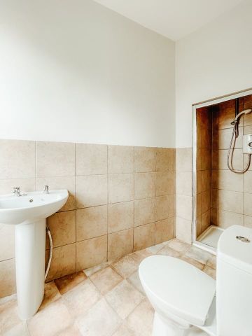 Room in a Shared House, Wilford Crescent East, NG2 - Photo 5
