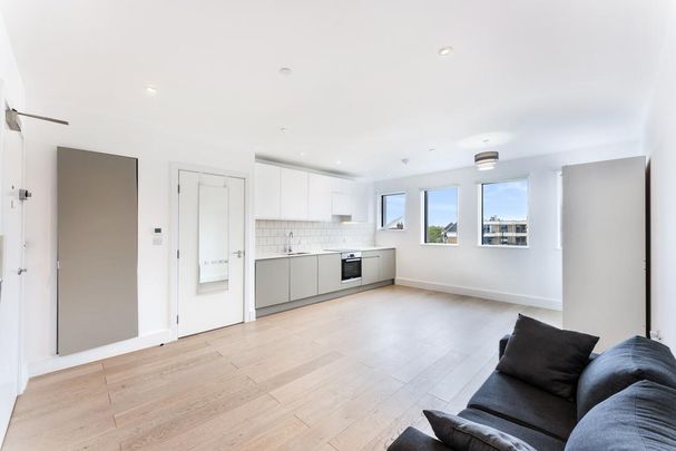 Studio to rent - Photo 1