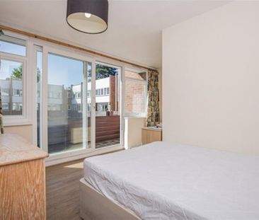 5 bedroom detached house to rent - Photo 2