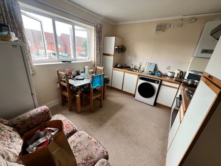 3 bedroom apartment to rent - Photo 4