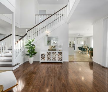LUXURIOUS COASTAL LIVING IN BENOWA WATERS - Photo 6
