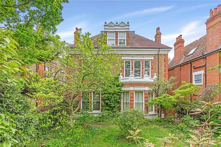 An exceptional six bedroom Victorian property with garage on Richmond Hill - Photo 3