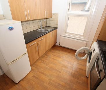 1 bedroom Flat to let - Photo 2