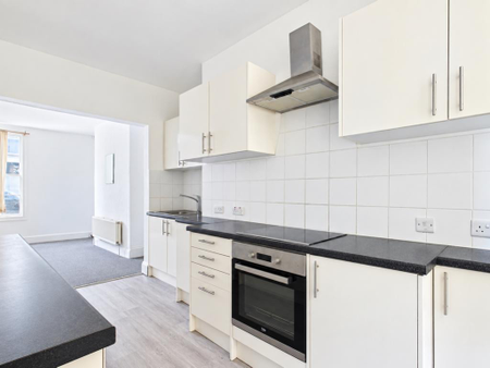 1 bedroom house of multiple occupation to rent - Photo 2