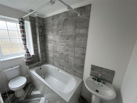 Carrholme Court, King Cross, Halifax, HX1 - Photo 3