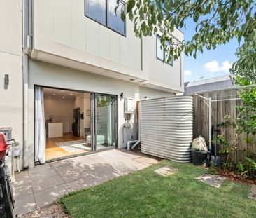 Stylish & Sophisticated Living in the Heart of Keysborough - Photo 2