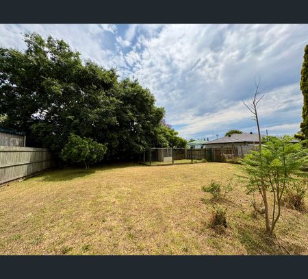 1 Charlotte Street, Newtown, Qld 4350 - Photo 5