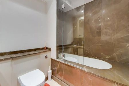 2 bedroom flat in 175 Wandsworth High Street - Photo 4