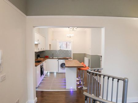 4 bedroom apartment to rent - Photo 2