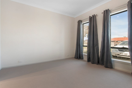 Modern & Low Maintenance! - Photo 3