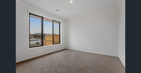 Oversized family home in the heart of Mount Duneed! - Photo 5