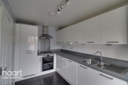4 bedroom terraced house to rent - Photo 2