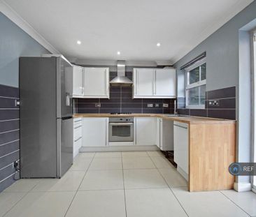 3 bedroom semi-detached house to rent - Photo 6