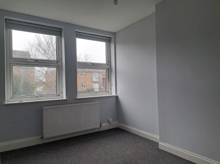 3 bedroom flat to rent - Photo 2