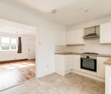 2 bedroom semi-detached house to rent - Photo 6