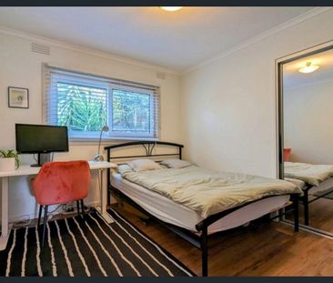 MODERN AND SPACIOUS - Photo 4