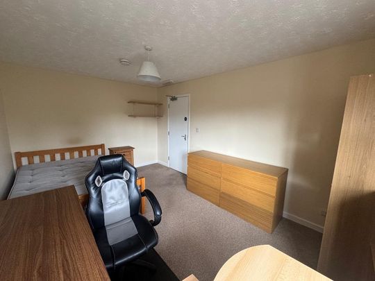 1 bedroom in a house share to rent - Photo 1