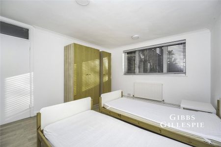 3 bedroom flat to rent - Photo 4