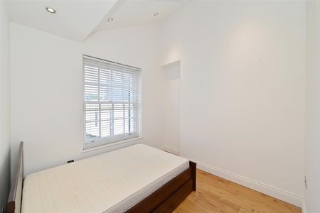 Commercial Road, E14 7LF, London - Photo 3