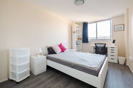 3 bedroom flat to rent - Photo 3