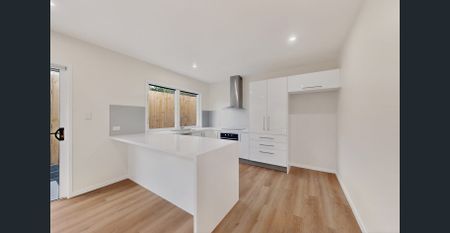 Comfortable & Private 1-Bedroom Home in Keperra - Photo 2