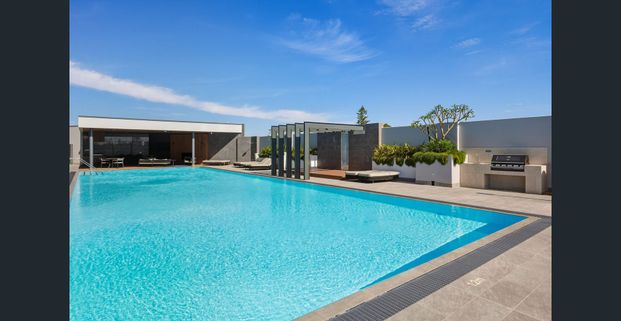 LUXURY SUB-PENTHOUSE APARTMENT FOR LEASE - Photo 1