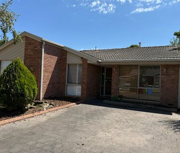 11 Berridale Court, Hampton Park VIC - Photo 5