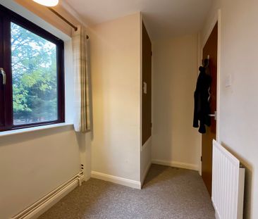 2 bedroom Semi-Detached House to let - Photo 6