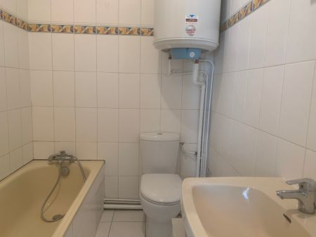 Location Appartement 2 pièces 36m² DOL DE BRETAGNE 35120 - Photo 5