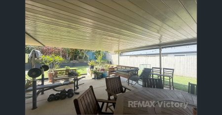 This fantastic family home with double side access and solar panels and big block - Photo 2