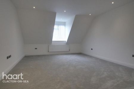 5 bedroom detached house to rent - Photo 2