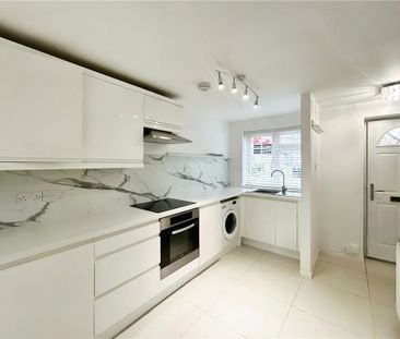 Larksfield, Englefield Green, Egham, Surrey, TW20 0RA - Photo 6