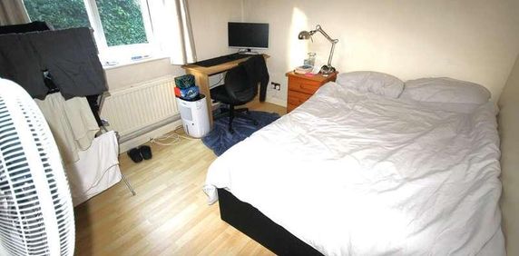 Delph Court, Woodhouse, Leeds, LS6 - Photo 2