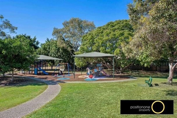 Large Townhouse Backs Onto Parkland - Photo 1